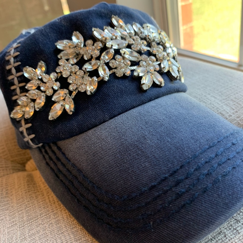 Statement hat - Picture 2 of 9